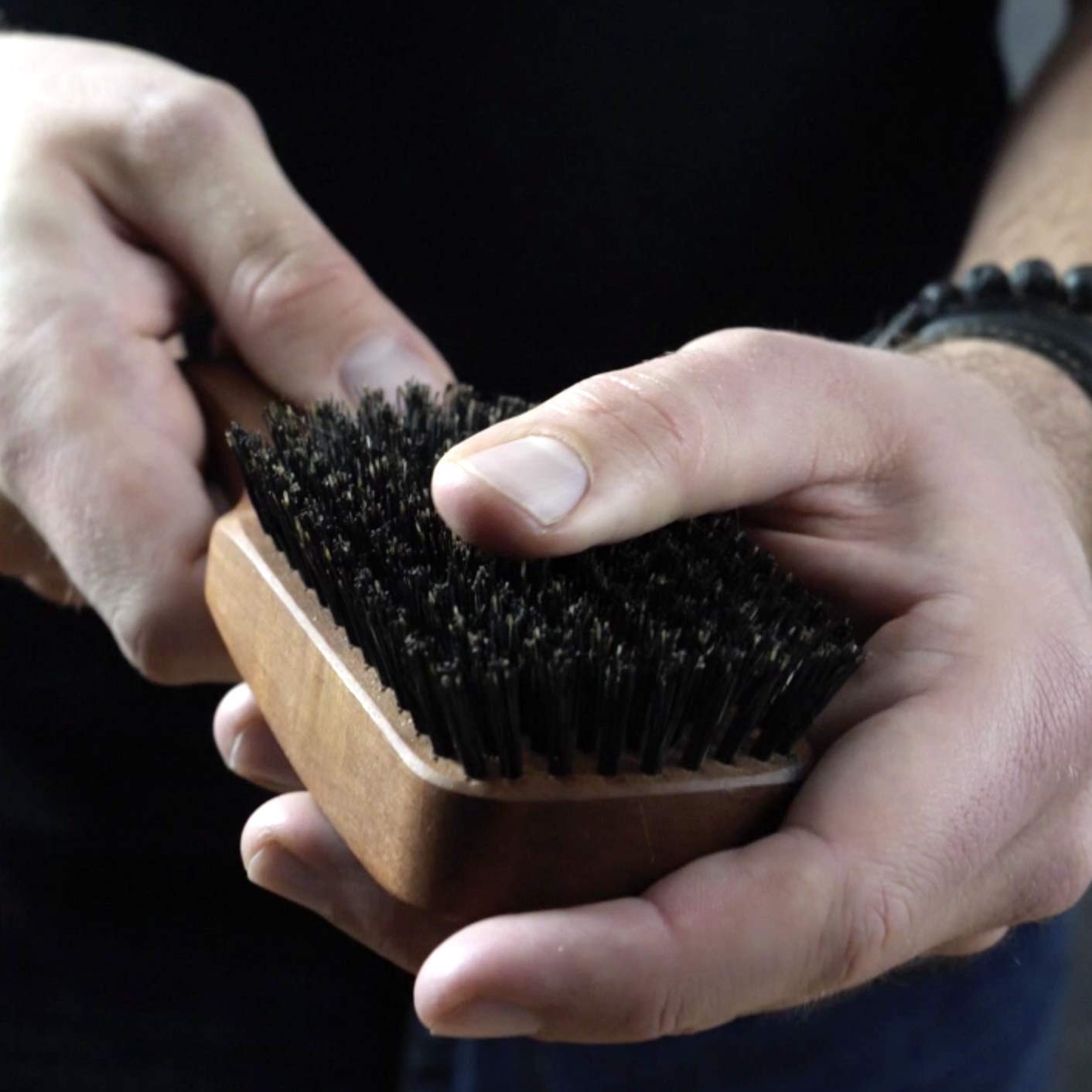 ZilberHaar Major grooming tool supports all beard and hair types for versatile styling.