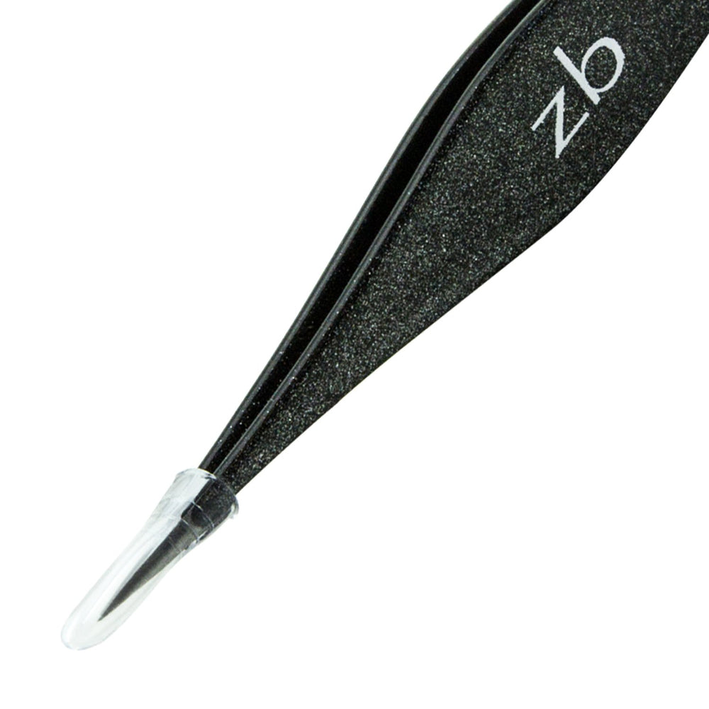 Zizzili Basics eyebrow shaping tweezers with precision-aligned tips for controlled grooming.