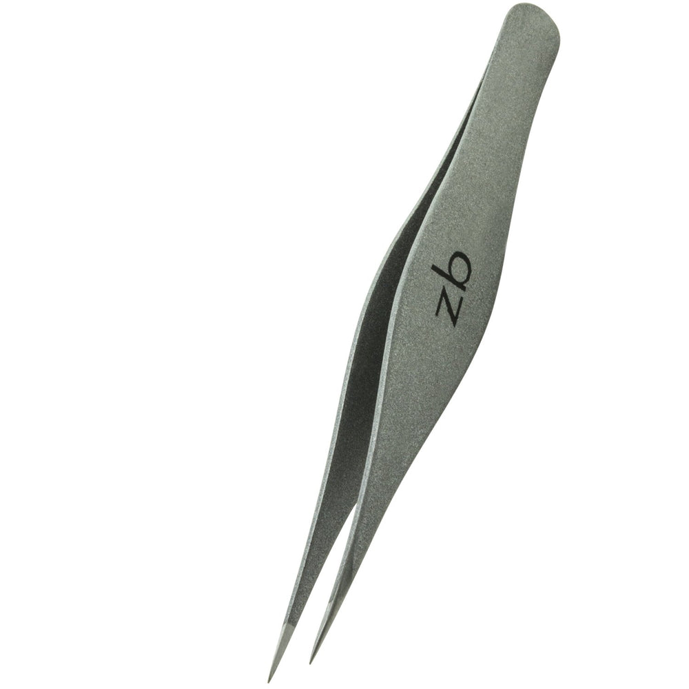 Zizzili Basics tweezers close-up on fine-point tips for splinter removal