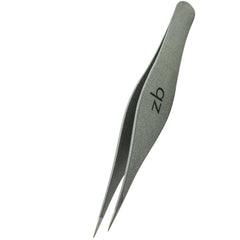 Zizzili Basics tweezers close-up on fine-point tips for splinter removal