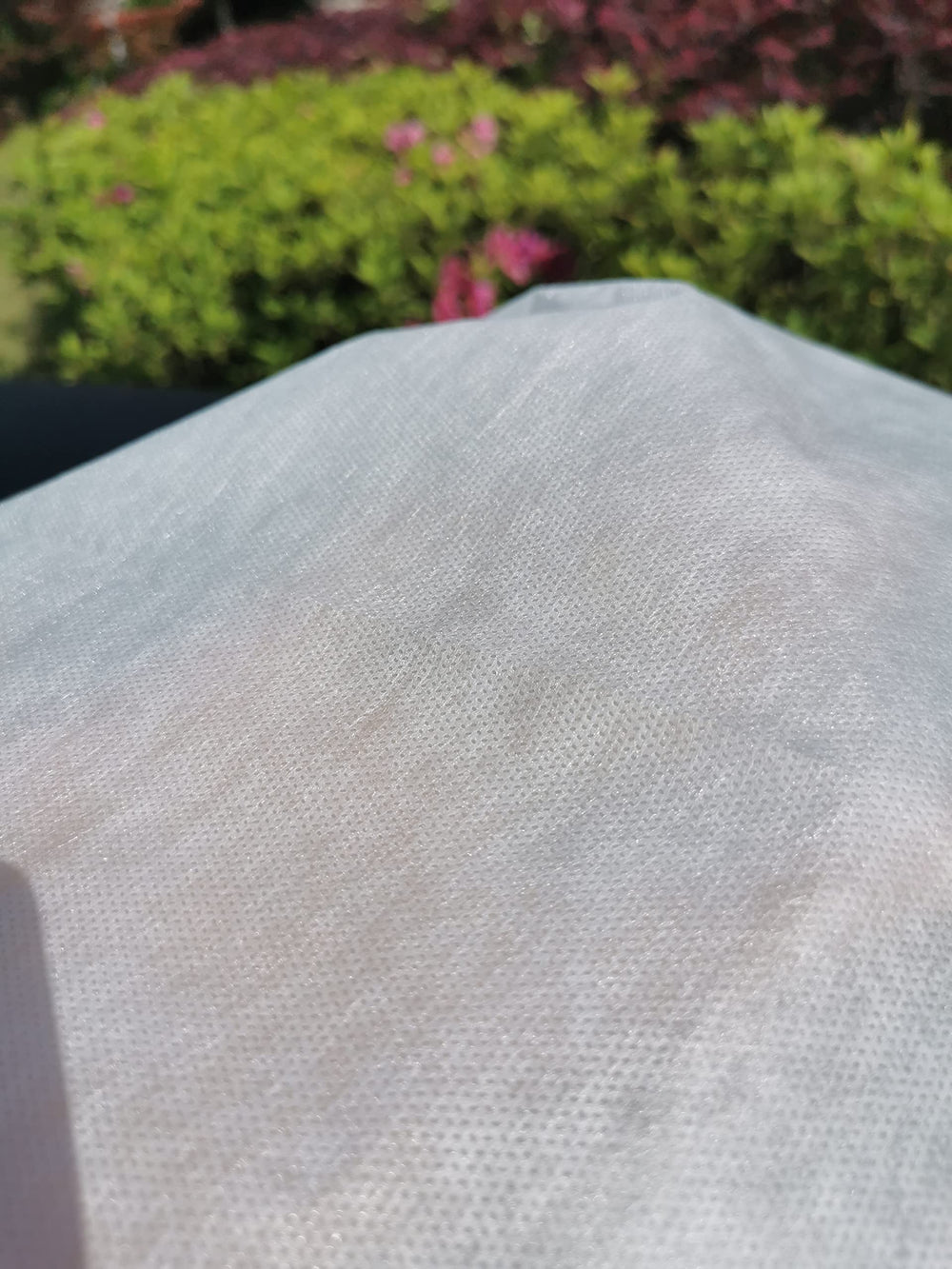 ZMDREAM nonwoven-SMS close-up shows breathable water- and oil-resistant surface