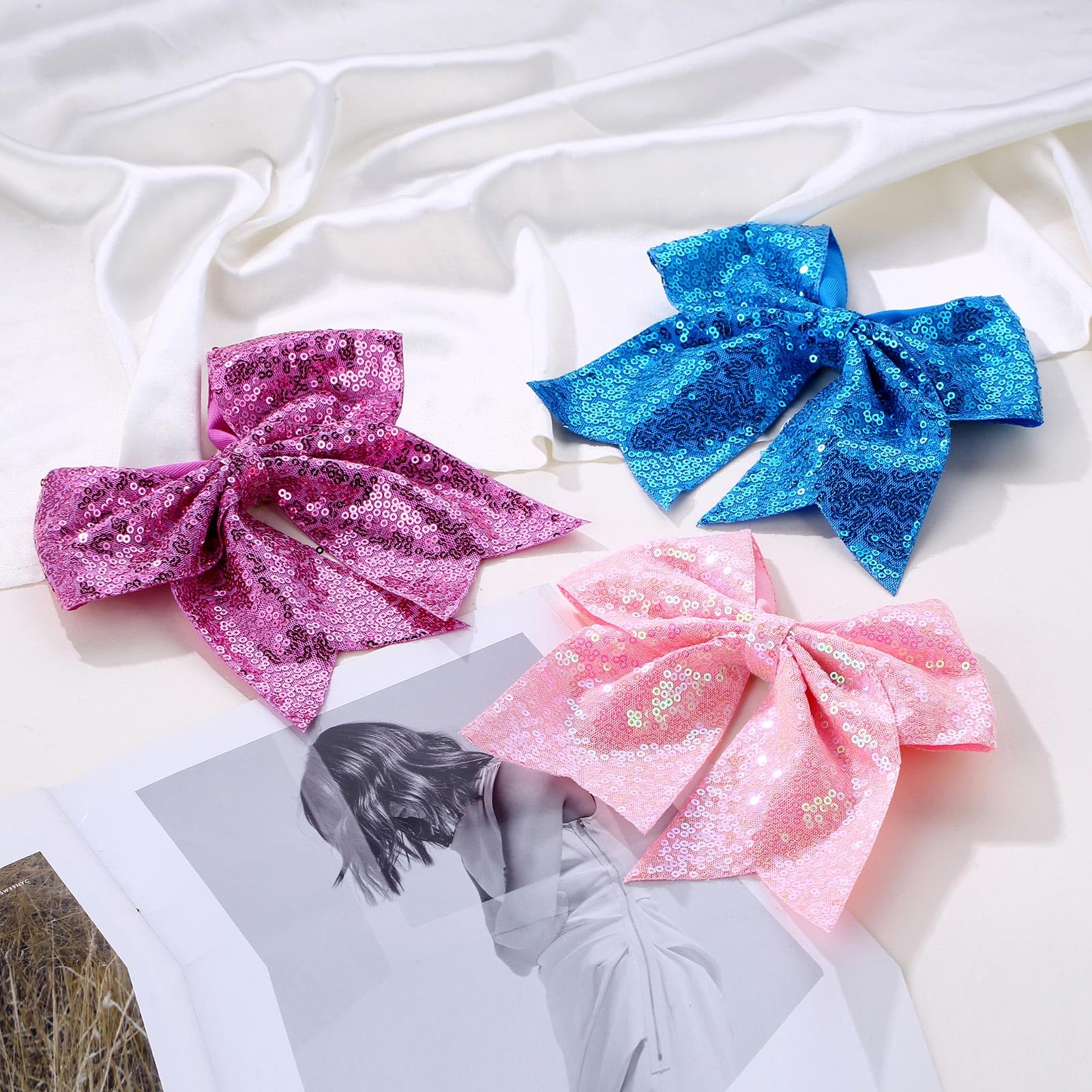 Zolyco cheer bow gold Christmas tree decoration, festive sparkle.