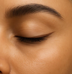 Zuzu Luxe Tuareg application closeup shows smooth glide for even lining